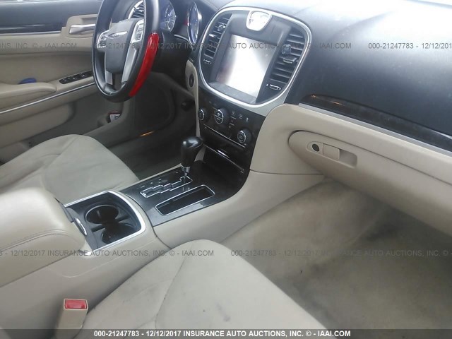 2C3CA4CG5BH528663 - 2011 CHRYSLER 300 WHITE photo 5