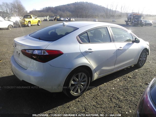 KNAFX4A63E5147954 - 2014 KIA FORTE LX WHITE photo 4