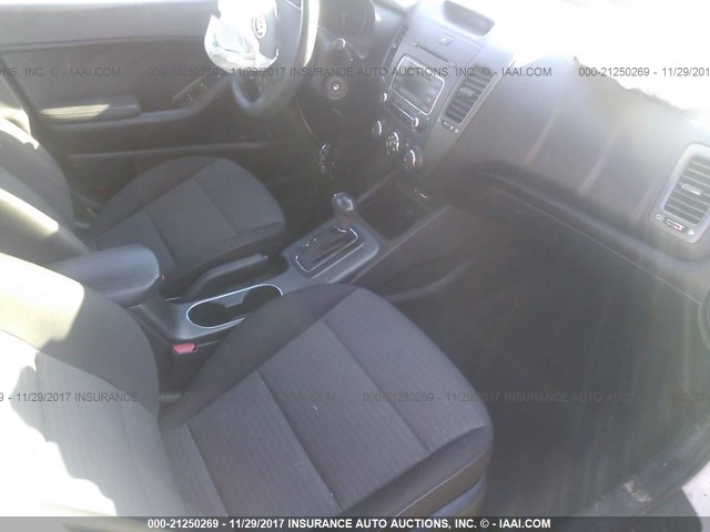 KNAFX4A63E5147954 - 2014 KIA FORTE LX WHITE photo 5