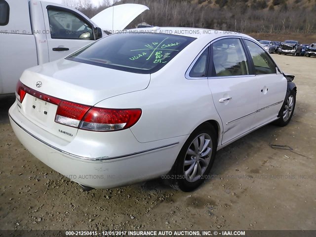 KMHFC46F88A291885 - 2008 HYUNDAI AZERA SE/LIMITED WHITE photo 4