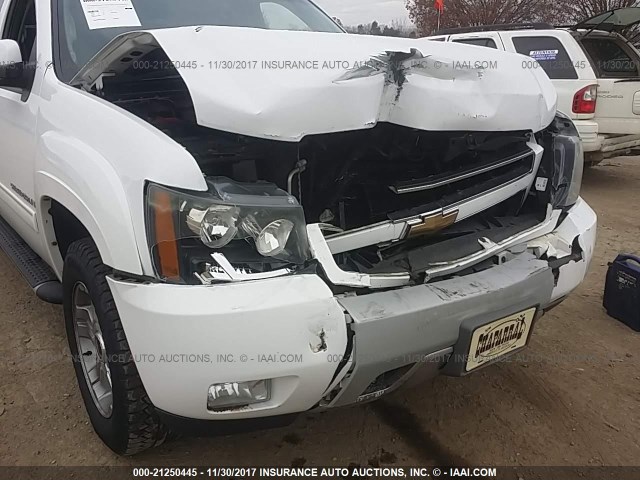 1GNFK26309R257273 - 2009 CHEVROLET SUBURBAN K1500 LT WHITE photo 6