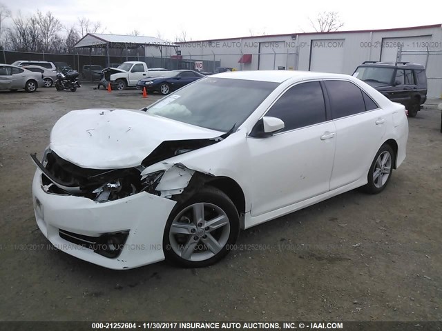 4T1BF1FK2EU808769 - 2014 TOYOTA CAMRY L/SE/LE/XLE 白色 照片 2
