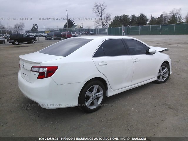 4T1BF1FK2EU808769 - 2014 TOYOTA CAMRY L/SE/LE/XLE 白色 照片 4