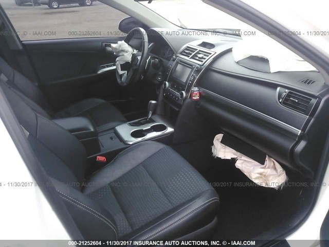 4T1BF1FK2EU808769 - 2014 TOYOTA CAMRY L/SE/LE/XLE 白色 照片 5