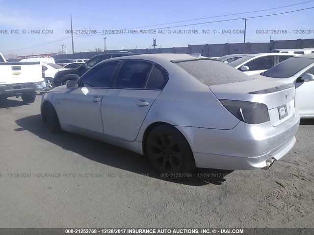 WBANB33505CN66946 - 2005 BMW 545 I SILVER photo 3