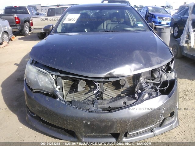 4T1BK1FK9EU024312 - 2014 TOYOTA CAMRY SE/XLE GRAY photo 6