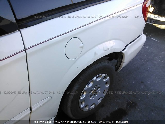 2C8GP44G81R105223 - 2001 CHRYSLER TOWN & COUNTRY LX WHITE photo 6