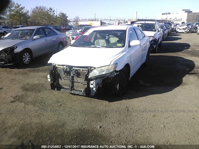 4T1BK46K77U555111 - 2007 TOYOTA CAMRY NEW GENERAT LE/XLE/SE WHITE photo 2