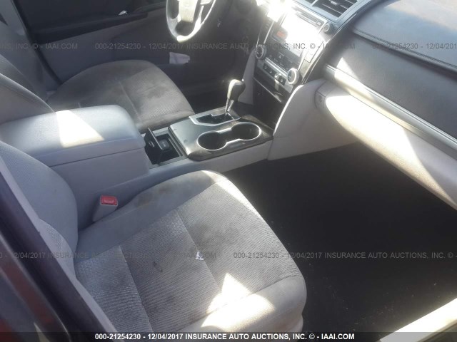 4T1BF1FK1CU040022 - 2012 TOYOTA CAMRY SE/LE/XLE ნაცრისფერი ფოტო 5