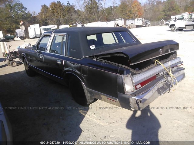 1LNBM82F6JY717529 - 1988 LINCOLN TOWN CAR SIGNATURE BLACK photo 3