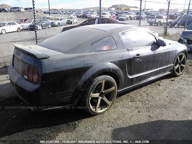 1ZVHT82H485146747 - 2008 FORD MUSTANG GT BLACK photo 4