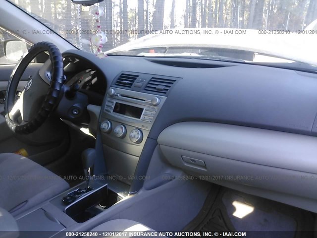 4T4BF3EK2BR124044 - 2011 TOYOTA CAMRY SE/LE/XLE BLACK photo 5