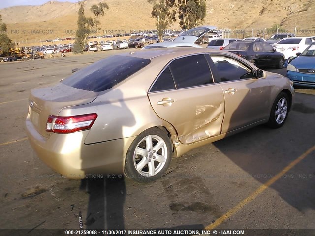 4T1BF3EK1AU047644 - 2010 TOYOTA CAMRY SE/LE/XLE 棕色 照片 4