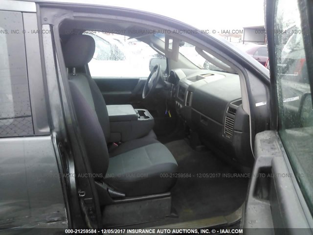 1N6BA06A15N543113 - 2005 NISSAN TITAN XE/SE/LE GRAY photo 5