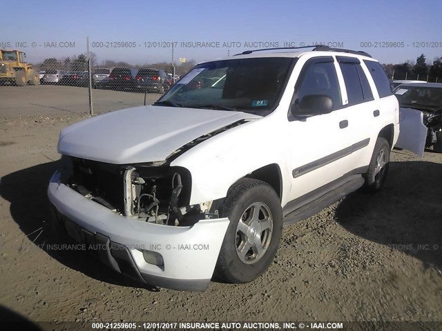 1GNDT13SX22525643 - 2002 CHEVROLET TRAILBLAZER  WHITE photo 2