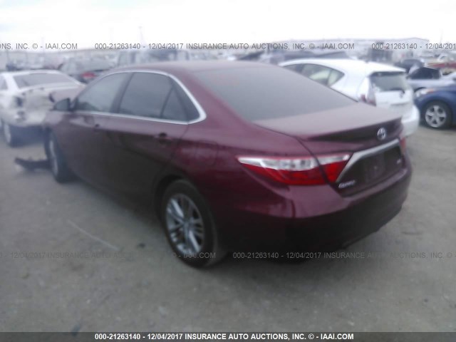 4T1BF1FK8HU676492 - 2017 TOYOTA CAMRY LE/XLE/SE/XSE RED photo 3
