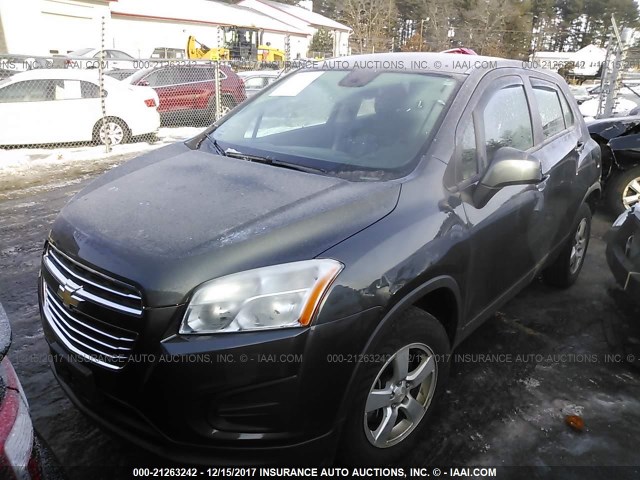 3GNCJNSB2GL135796 - 2016 CHEVROLET TRAX LS GRAY photo 2