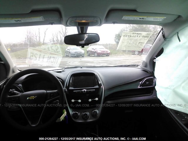 KL8CD6SA3HC757794 - 2017 CHEVROLET SPARK 1LT Черный фото 5