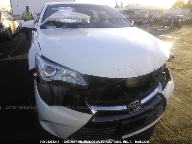 4T4BF1FK2GR547782 - 2016 TOYOTA CAMRY LE/XLE/SE/XSE WHITE photo 6