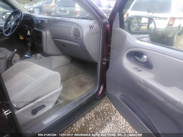 1GNDT13S352247866 - 2005 CHEVROLET TRAILBLAZER LS/LT MAROON photo 5