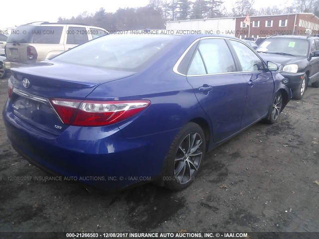 4T1BF1FK3GU558171 - 2016 TOYOTA CAMRY LE/XLE/SE/XSE ლურჯი ფოტო 4