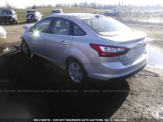 1FAHP3H29CL379675 - 2012 FORD FOCUS SEL SILVER photo 3