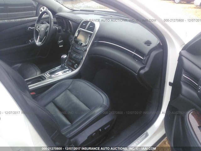 1G11H5SA8DF282058 - 2013 CHEVROLET MALIBU LTZ 白色 照片 5
