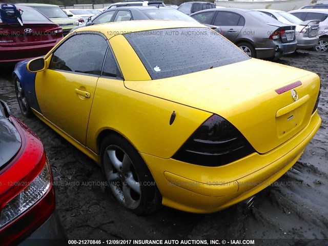 WDBKK49F11F184489 - 2001 MERCEDES-BENZ SLK 230 KOMPRESSOR YELLOW photo 3