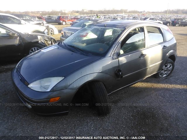 3FAFP37312R117165 - 2002 FORD FOCUS ZX5 GRAY photo 2