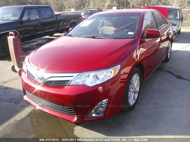 4T1BD1FK2CU006578 - 2012 TOYOTA CAMRY HYBRID/LE/XLE RED photo 2