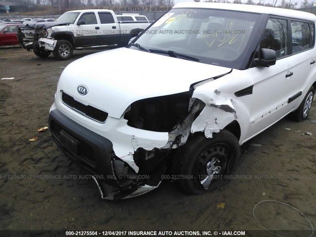 KNDJT2A16B7332842 - 2011 KIA SOUL WHITE photo 6