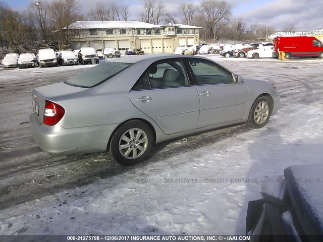 4T1BF30K73U556471 - 2003 TOYOTA CAMRY LE/XLE/SE SILVER photo 4