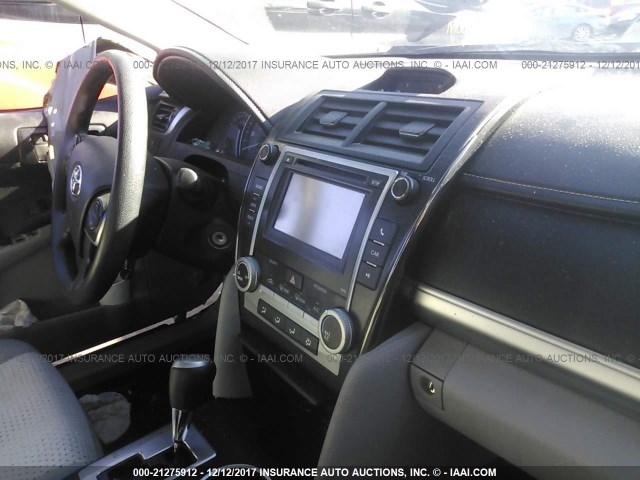 4T4BF1FK2ER344131 - 2014 TOYOTA CAMRY L/SE/LE/XLE 灰色 照片 5
