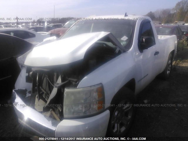 1GCEC14X08Z261050 - 2008 CHEVROLET SILVERADO C1500 WHITE photo 2