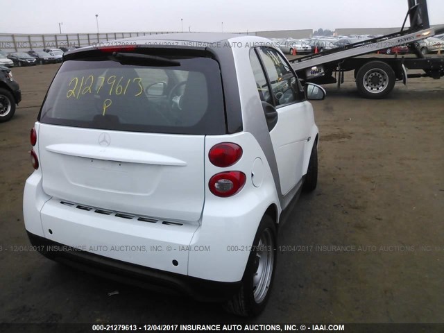 WMEEJ3BA7EK754813 - 2014 SMART FORTWO PURE/PASSION WHITE photo 4