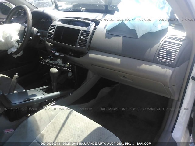 4T1BE32K42U024495 - 2002 TOYOTA CAMRY LE/XLE/SE 白色 照片 5