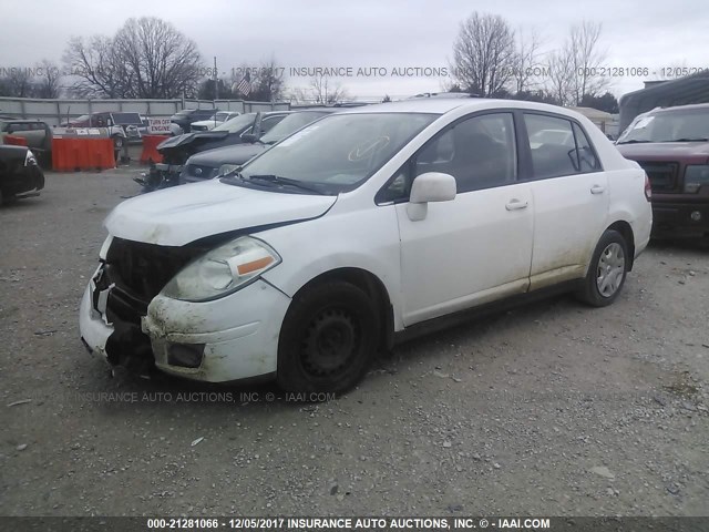 3N1BC1AP8AL386501 - 2010 NISSAN VERSA S/SL WHITE photo 2