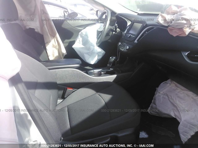 1G1ZB5ST1HF161075 - 2017 CHEVROLET MALIBU LS 银色 照片 5