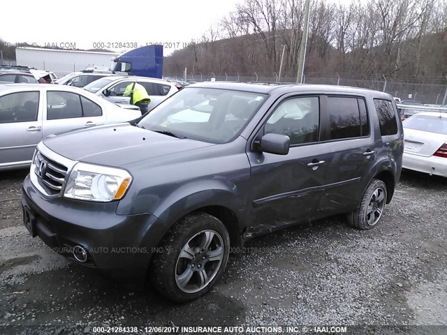 5FNYF4H32FB010370 - 2015 HONDA PILOT SE GRAY photo 2