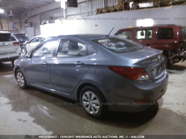 KMHCT4AE6GU945393 - 2016 HYUNDAI ACCENT SE SILVER photo 3