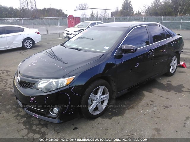 4T1BF1FK1DU215080 - 2013 TOYOTA CAMRY L/SE/LE/XLE 黑色 照片 2