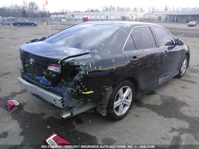 4T1BF1FK1DU215080 - 2013 TOYOTA CAMRY L/SE/LE/XLE 黑色 照片 4