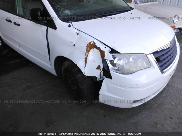 2A8HR44H28R721298 - 2008 CHRYSLER TOWN & COUNTRY LX WHITE photo 6