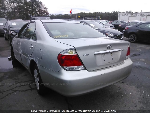 4T1BE32K15U414782 - 2005 TOYOTA CAMRY LE/XLE/SE ვერცხლისფერი ფოტო 3
