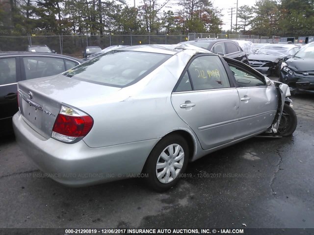 4T1BE32K15U414782 - 2005 TOYOTA CAMRY LE/XLE/SE ვერცხლისფერი ფოტო 4