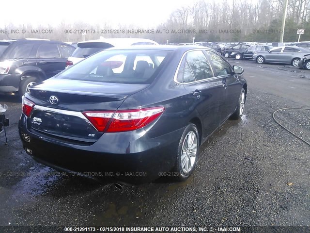 4T1BF1FKXFU492068 - 2015 TOYOTA CAMRY LE/XLE/SE/XSE Bleu foncé photo 4