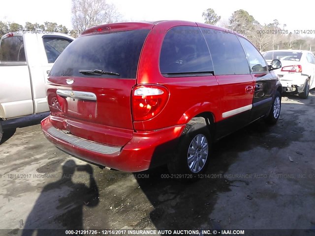 1A4GP45R26B692178 - 2006 CHRYSLER TOWN & COUNTRY  RED photo 4