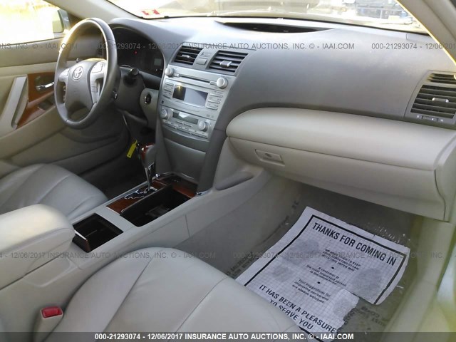 4T4BF3EK1BR108899 - 2011 TOYOTA CAMRY SE/LE/XLE მწვანე ფოტო 5