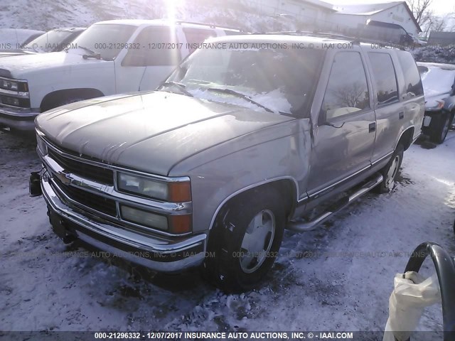 1GNEK13R3XJ422677 - 1999 CHEVROLET TAHOE K1500 TAN photo 2