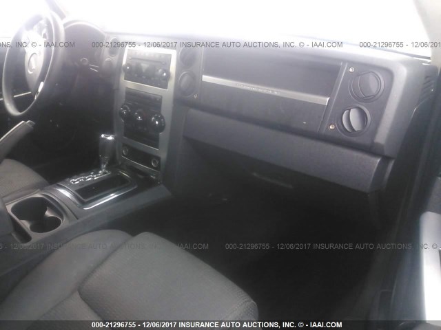 1J8HH48K78C105551 - 2008 JEEP COMMANDER SPORT ნაცრისფერი ფოტო 5